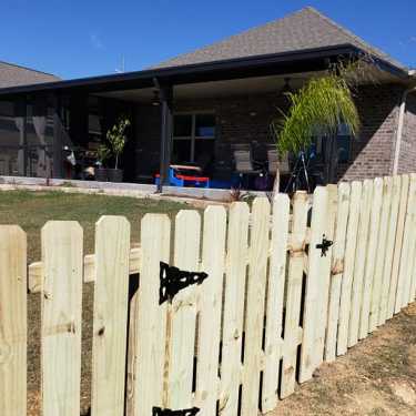 Pine picket fence with dog ear pickets installed in columbus ohio